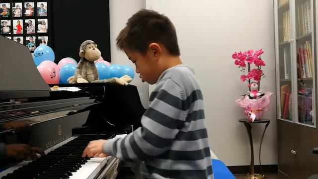 Eric Liu 7 years plays Witches and Wizards by C.Donkin смотреть онлайн
