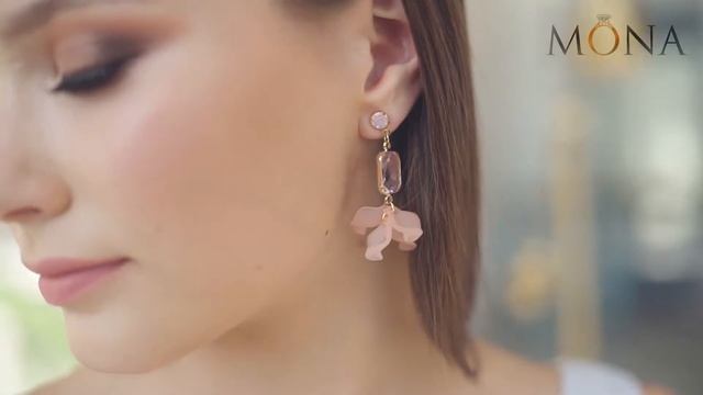 Серьги «Фламинго» с розовыми кристаллами и лепестками смотреть онлайн