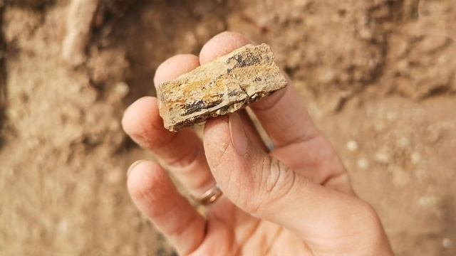 С места добычи "Плитки дымки".Показываю её различное залегание, хрущу и описываю эту необычную глин смотреть онлайн