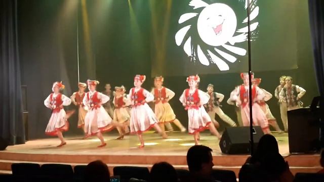 Волиньска полька. Средняя группа девочек и старшая группа мальчиков смотреть онлайн