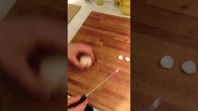 Как быстро нарезать шампиньон полукольцами смотреть онлайн