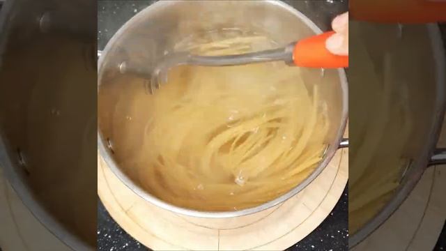 СПАГЕТТИ с гуляшем и говядиной #shorts ??ПОДПИШИСЬ на Видео рецепты от Bon appetit смотреть онлайн