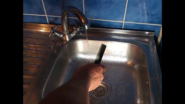 Сгибание струи воды расческой смотреть онлайн