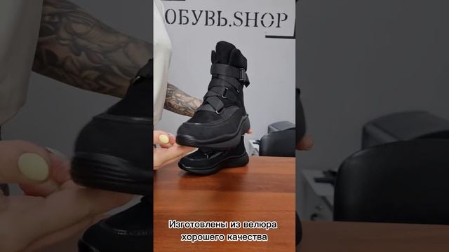 Женские зимние высокие кроссовки из текстильного материала с декоративной лентой и карабином смотреть онлайн