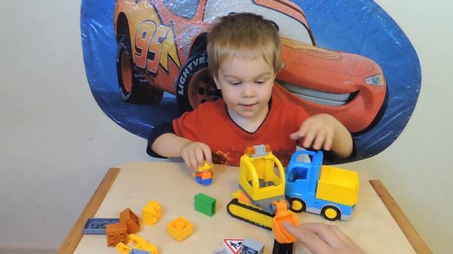 Lego Duplo Стройка. Синий самосвал и жёлтый бульдозер. смотреть онлайн