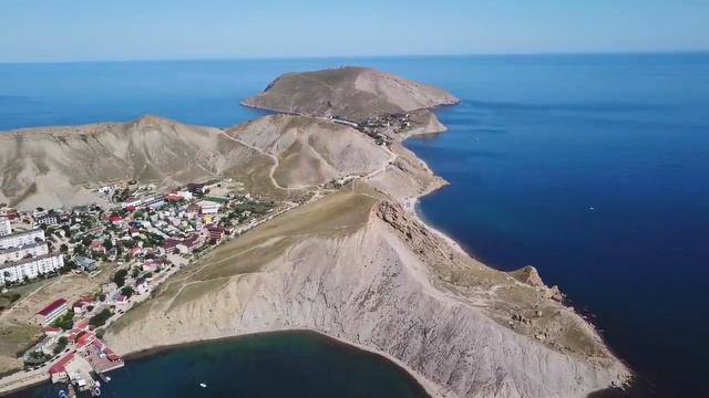 Полный АНШЛАГ на ПЛЯЖАХ в Судаке. Дикая ЖАРА в Крыму спасает только МОРЕ. Куда едут ОТДЫХАЮЩИЕ. смотреть онлайн
