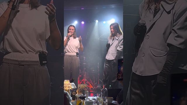 Маша Шейх и Ева Власова - Под дождем (28.02.23) смотреть онлайн