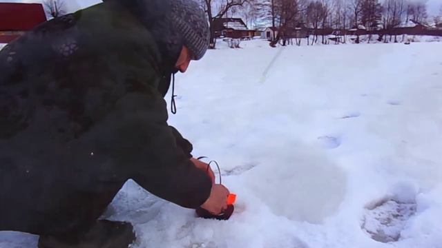 И снова Ручейник выручает, Плотва не даёт ручейник опустить на дно . смотреть онлайн
