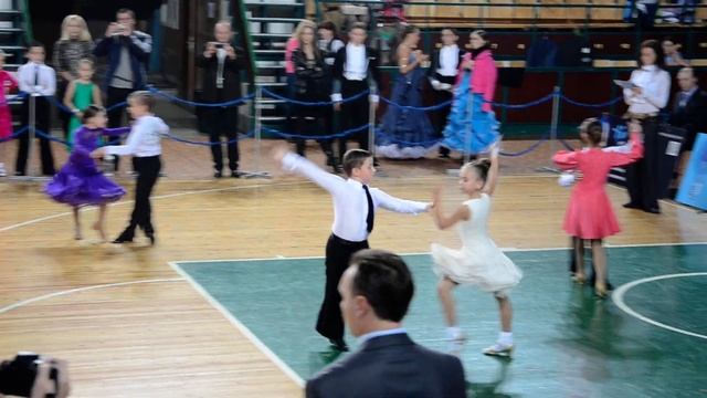 Елизавета Быховенко и Владислав Мазур - Ch Ча-ча-ча 8 лет, Ювеналы1, Киев Аматор, 27.10.13 смотреть онлайн