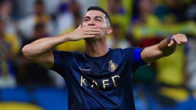 ДЕ БРЮЙНЕ ГРАМОТНО РАЗЛОЖИЛ КТО ЛУЧШЕ МЕССИ ИЛИ РОНАЛДУ