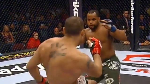 Daniel Cormier Vs Antonio Silva  FULL FIGHT
