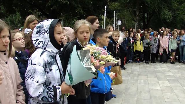 Долгожданное событие: в школе №1579 на улице Москворечье прозвенел первый звонок смотреть онлайн