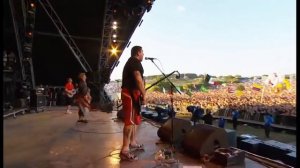 Великий и ужасный Ману Чао жжёт наши сердца глаголом и аккордом на Гластонберийском фестивале