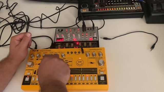 Behringer RD-6 & Korg Volca Bass Tech Electro Jam / Midi Sync смотреть онлайн