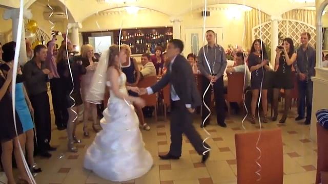 Свадебный танец Альбины и Димы=)) смотреть онлайн