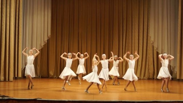 Эстрадный танец, младшая группа (9-12 лет) "Shake it off" смотреть онлайн