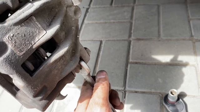 Smart ForTwo 450 451 how to change front brake pads замена передних тормозных колодок смотреть онлайн