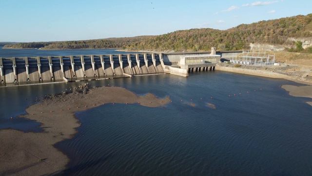 Dam at Lake Fort Gibson • drone video • Ft. Gibson, Oklahoma смотреть онлайн