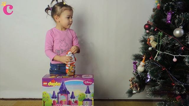 Новогодний подарок для Софии, A gift from Santa, Kinder Chocolate Santa Claus ► София маленькая смотреть онлайн