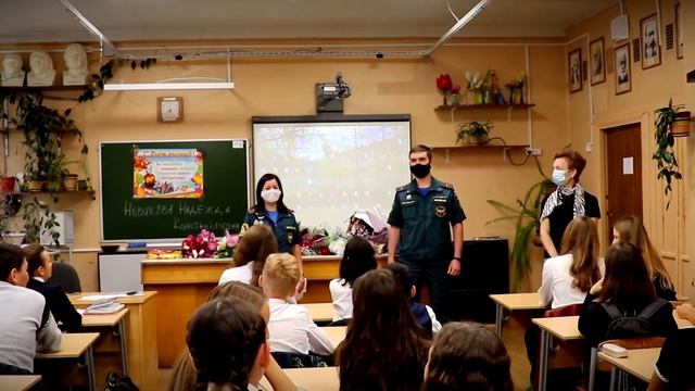 За обеспечение безопасности во время торжественных линеек в Тверской области отвечали сотрудники МЧ смотреть онлайн