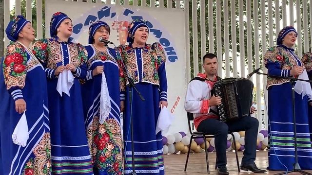 Поет гармонь на перекрестке смотреть онлайн