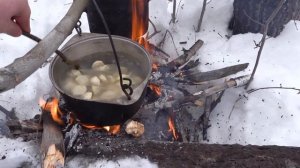 Готовим из снега и палок. Лучшая еда зимой в лесу.