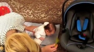 Выкладывание новорожденного на живот