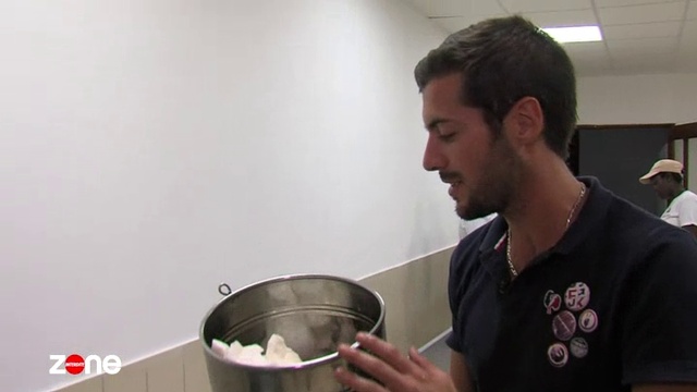 Zone Interdite - Vivre Sur Une Ile De Reve, Des Francais Tentent L'aventure Au Soleil 2-2 Zntd 