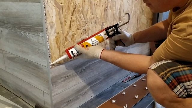 Отделка внешнего угла стены из ламината при помощи раскладки для плитки