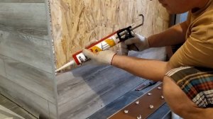 Отделка внешнего угла стены из ламината при помощи раскладки для плитки