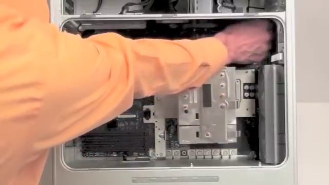 Power Mac G5 Repair - Rear Fan Removal смотреть онлайн
