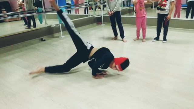 Мой брат танцует брейк-данс смотреть онлайн