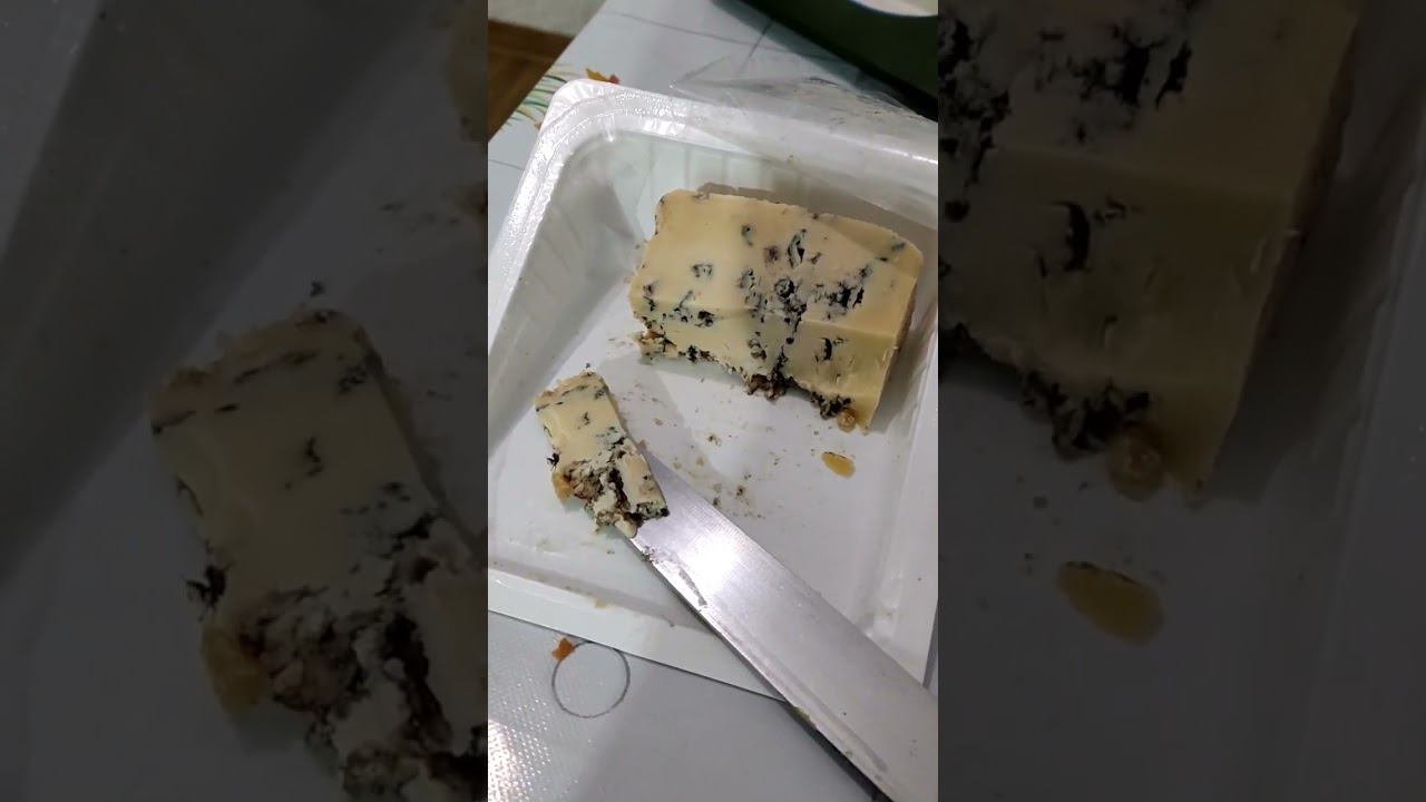 Сыр с плесенью, как его есть? смотреть онлайн