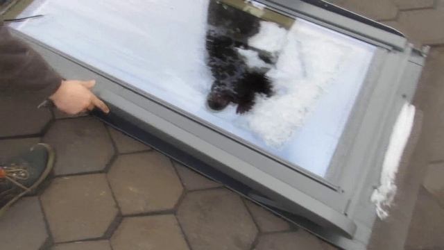 Установка рольставней VELUX на мансардное окно смотреть онлайн