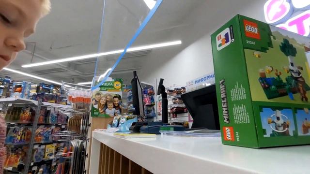 Обзор Лего Майнкрафт Пчёлы и прогулка по ТРК "Прометей"😎 смотреть онлайн