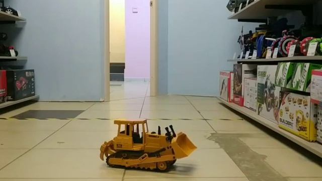 Радиоуправляемый гусеничный бульдозер RTR масштаб 1:20 смотреть онлайн