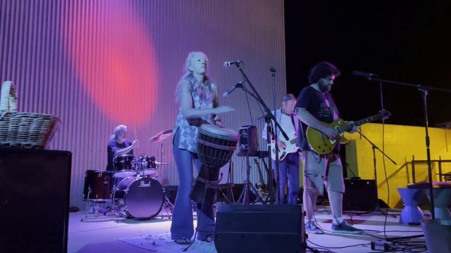 Tiny Giants pay tribute to the Rolling Stones' Charlie Watts. RIP Charlie смотреть онлайн