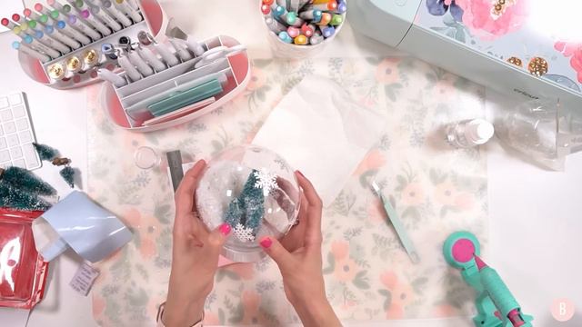 🎅🏼 8 Cricut Christmas Crafts! Stockings, Ornaments, Snow Globes, Aprons, Decor + More! 🎅🏼 смотреть онлайн