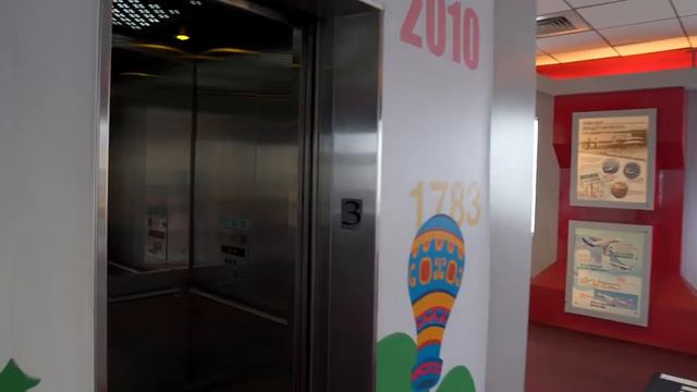 Taiwan, Taipei Songshan Airport, MITSUBISHI elevator - going down to street level смотреть онлайн