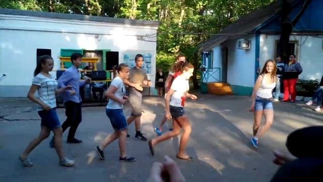 Прикольный танец смотреть онлайн