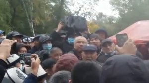 К собравшимся пришел Камчыбек Ташиев