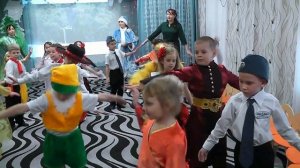 Самолеты летят самолеты в самолетах веселые пилоты ПЕСНЯ