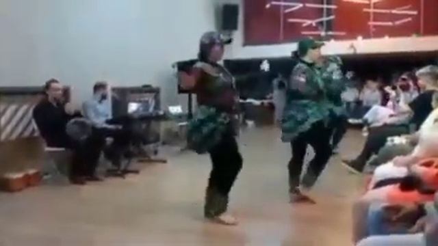 Танец толстушек Z рассмешил интернет смотреть онлайн