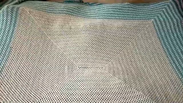 Прямоугольный плед по кругу крючком. Бабушкин квадрат.