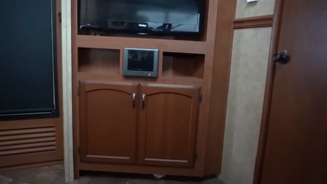 2012 Dutchmen Denali DE324LBS Fifth Wheel, 3 Slides, 2 Bedroom, 1.5 Bath, Loft, $16,900