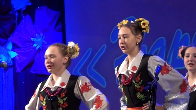 Наши девчонки "вразумеют до поляцки" смотреть онлайн