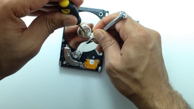 How to recover data from a dead hard drive (for beginners) смотреть онлайн