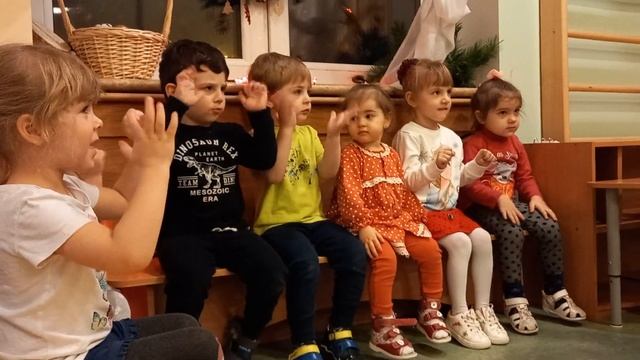 Музыкальная разминка у малышей смотреть онлайн