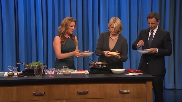 Cooking One-Pot Meals with Martha Stewart, Part 2 - Late Night with Seth Meyers смотреть онлайн