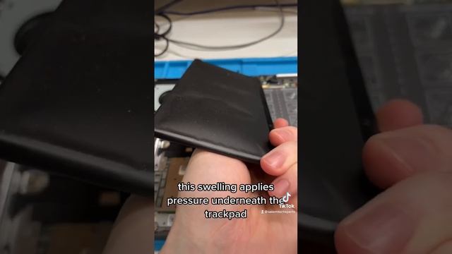 If your #laptop doesn’t click as easy as it used to, check your battery! #technology #broken #tech смотреть онлайн